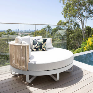 Cannes Outdoor Round Aluminium Daybed in White with Cream Rope
